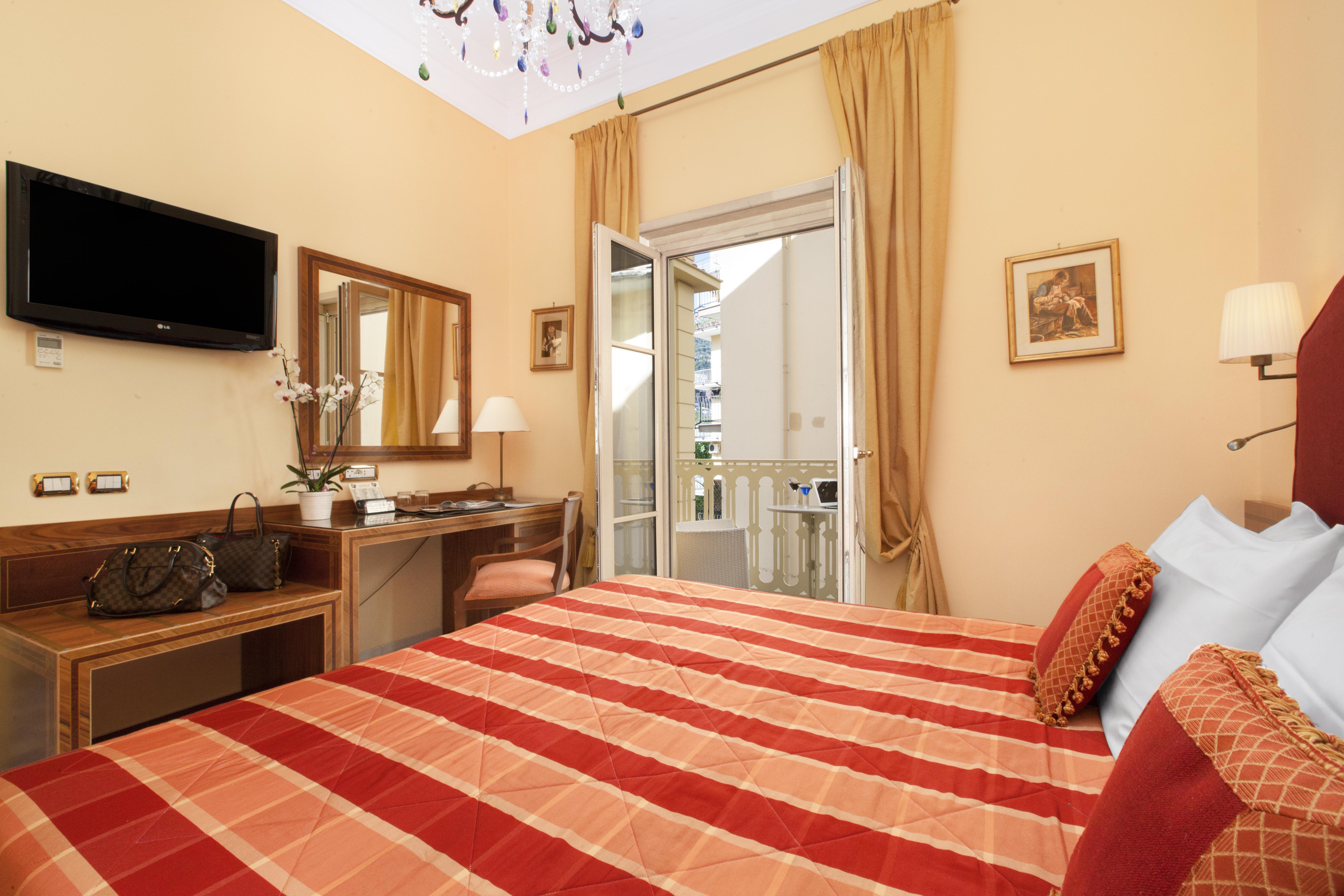Hotel Antiche Mura Sorrento Bagian luar foto