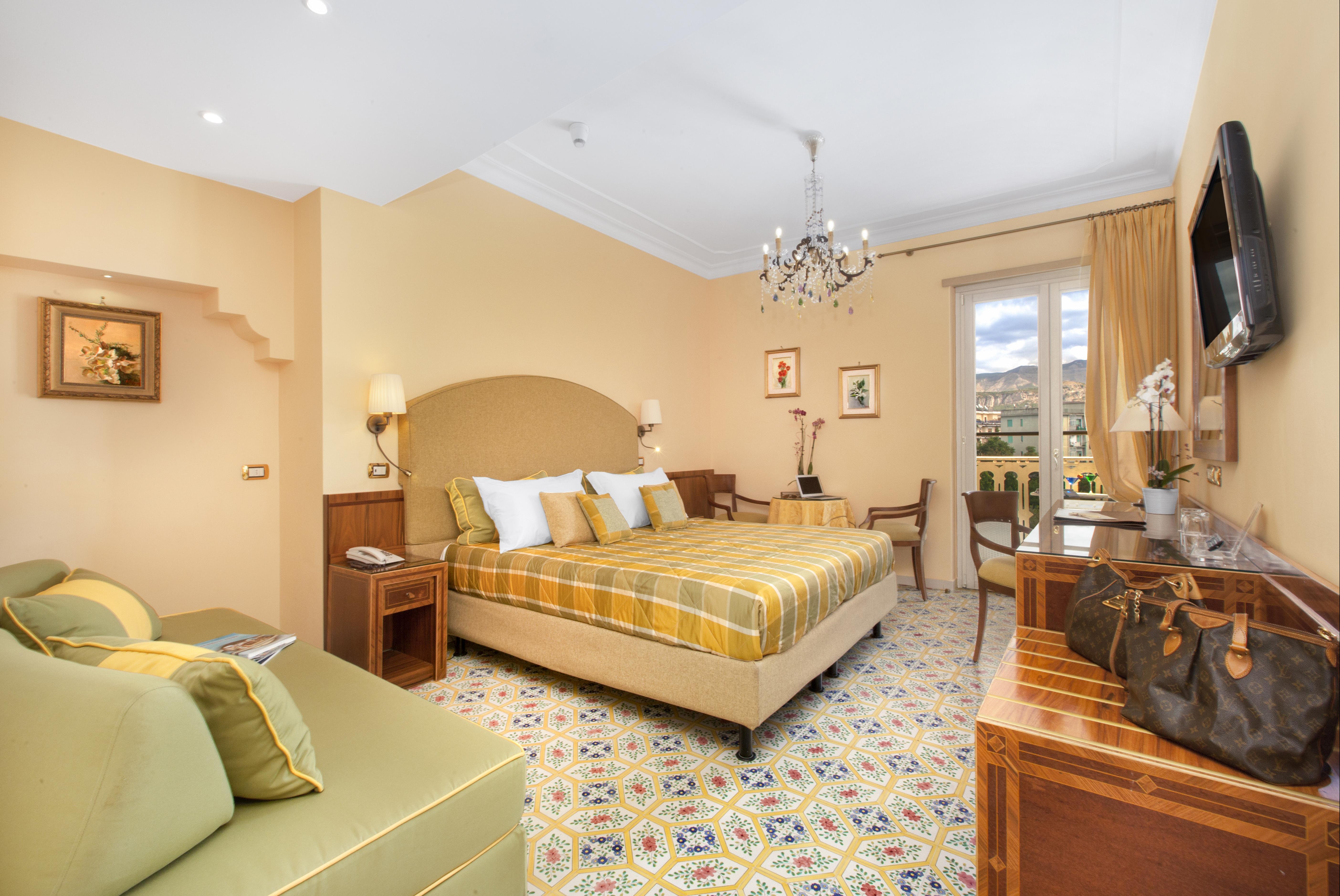 Hotel Antiche Mura Sorrento Bagian luar foto