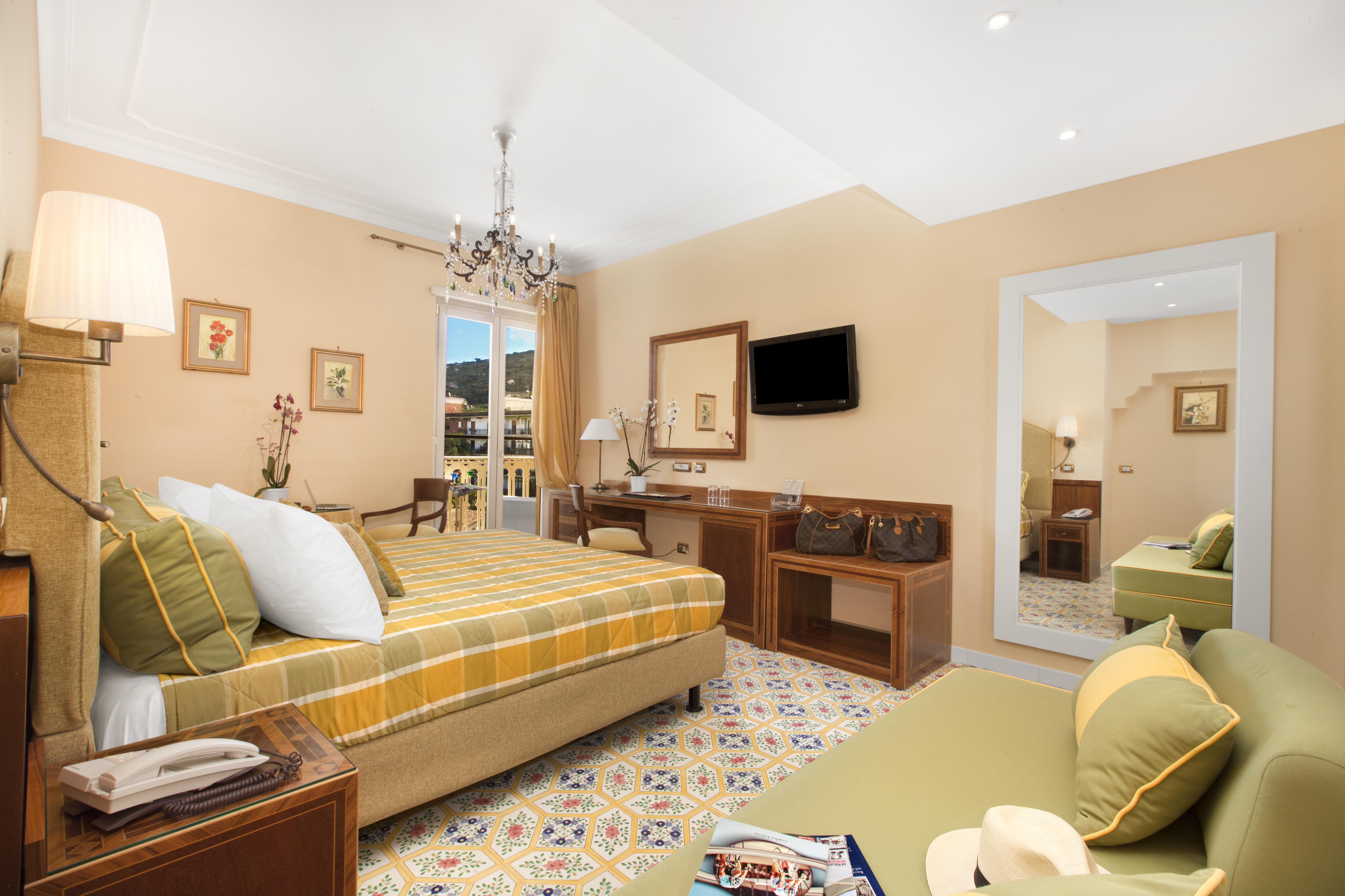 Hotel Antiche Mura Sorrento Bagian luar foto