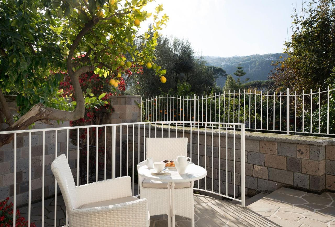 Hotel Antiche Mura Sorrento Bagian luar foto