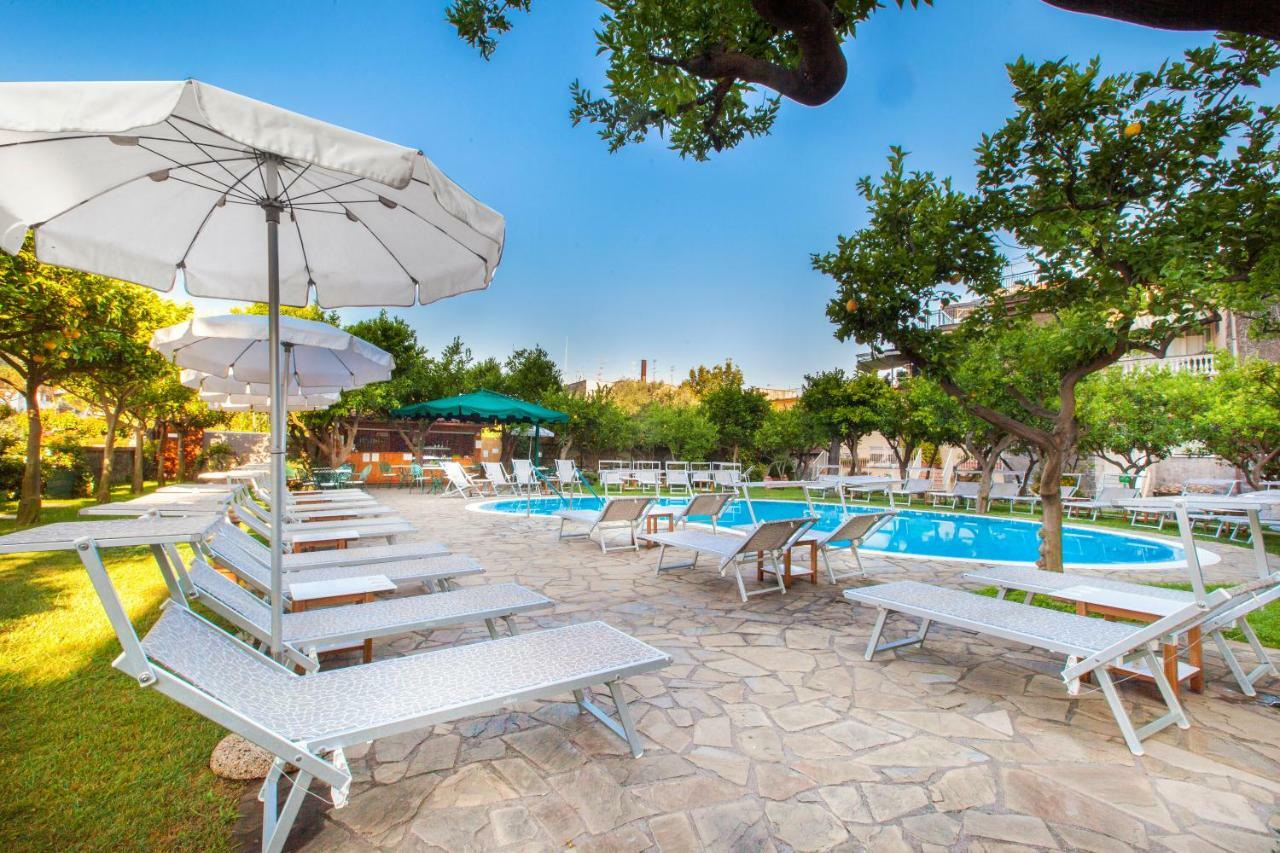 Hotel Antiche Mura Sorrento Bagian luar foto