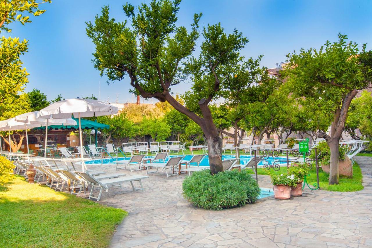 Hotel Antiche Mura Sorrento Bagian luar foto