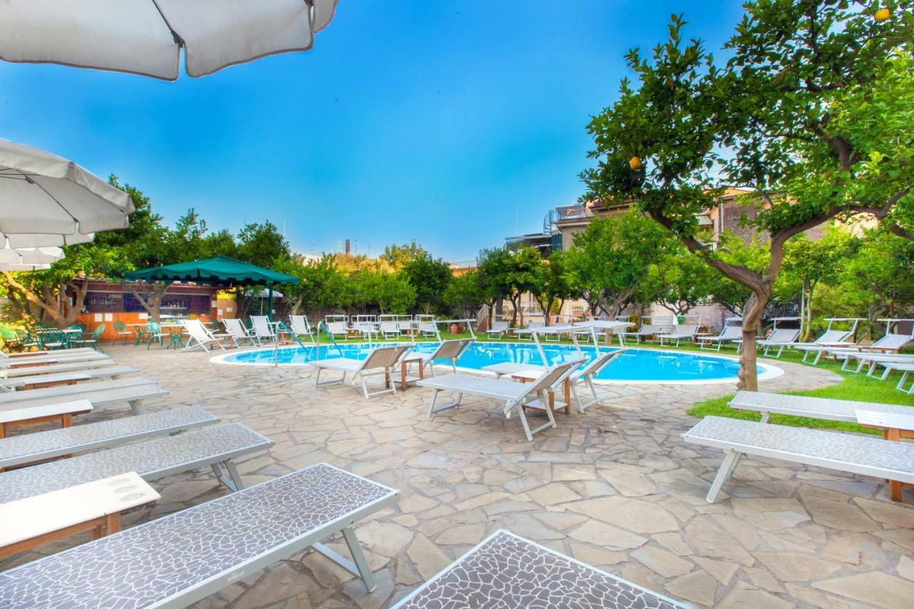 Hotel Antiche Mura Sorrento Bagian luar foto