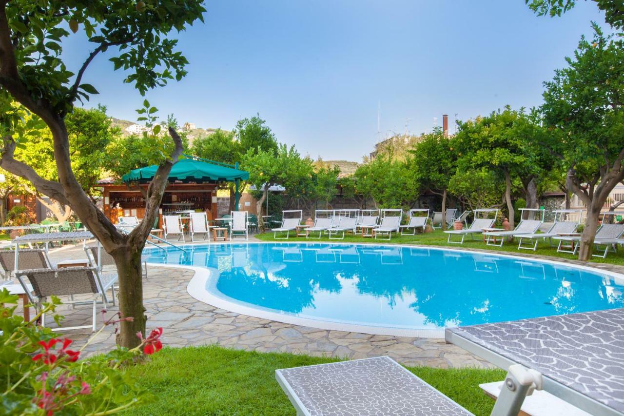 Hotel Antiche Mura Sorrento Bagian luar foto