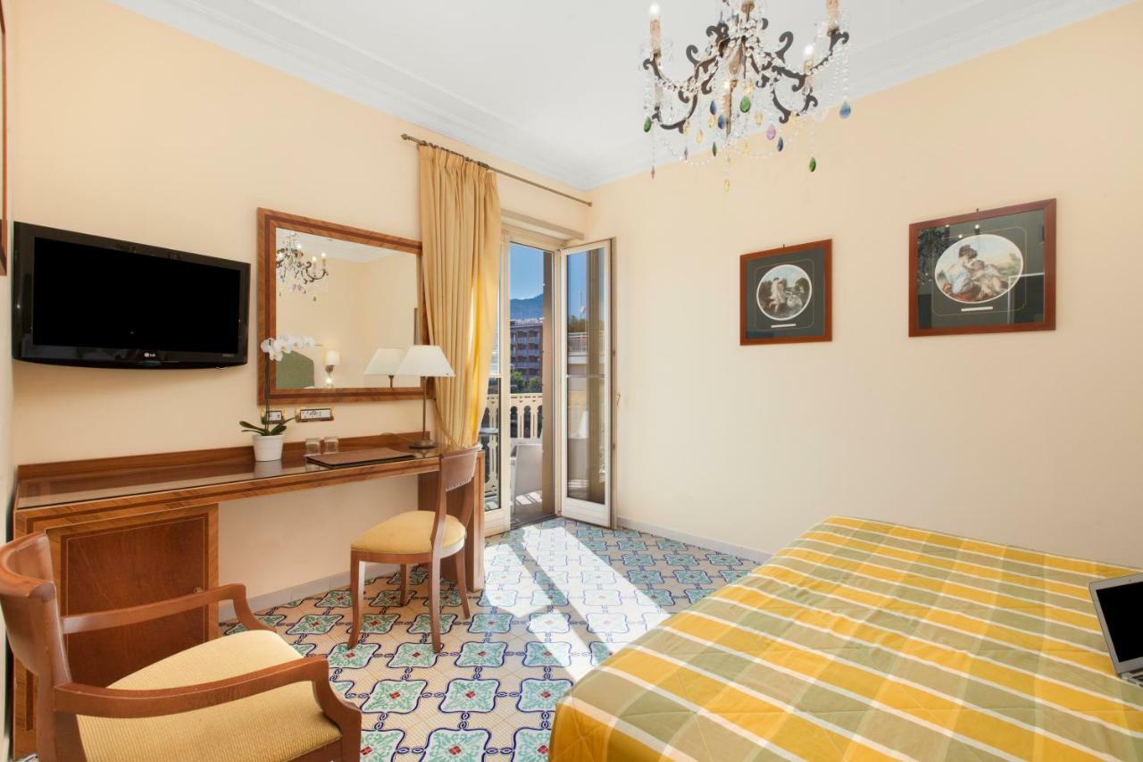 Hotel Antiche Mura Sorrento Bagian luar foto