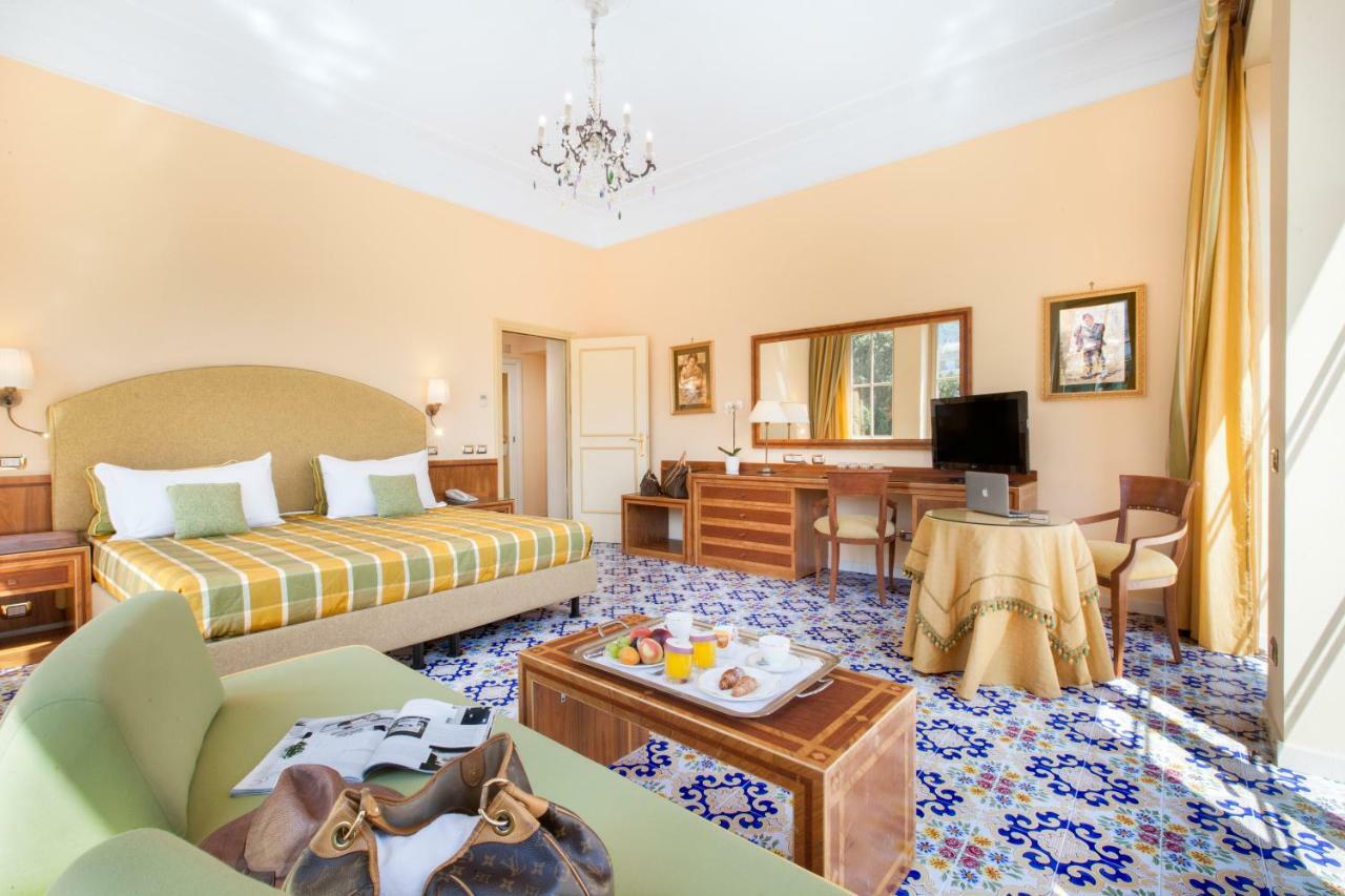 Hotel Antiche Mura Sorrento Bagian luar foto