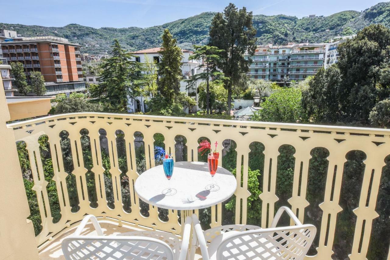 Hotel Antiche Mura Sorrento Bagian luar foto