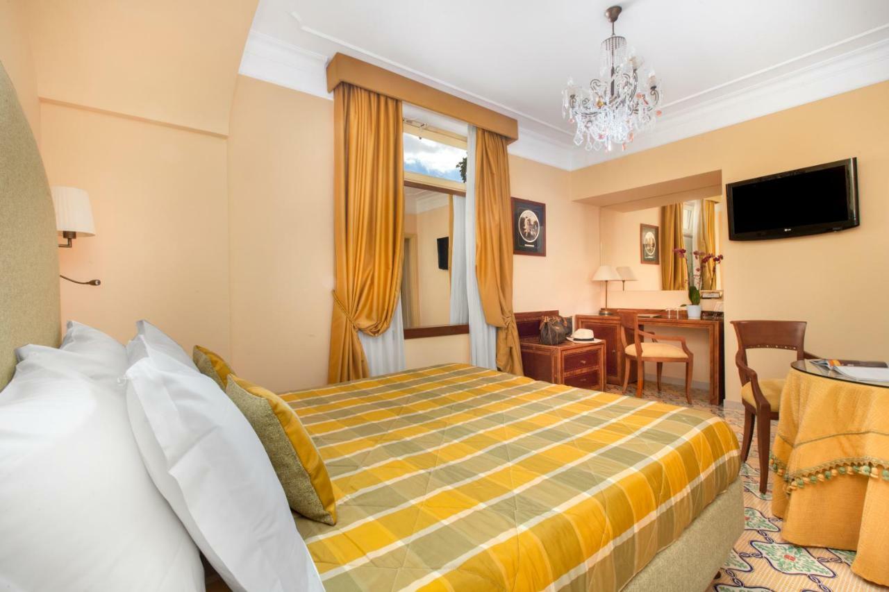 Hotel Antiche Mura Sorrento Bagian luar foto