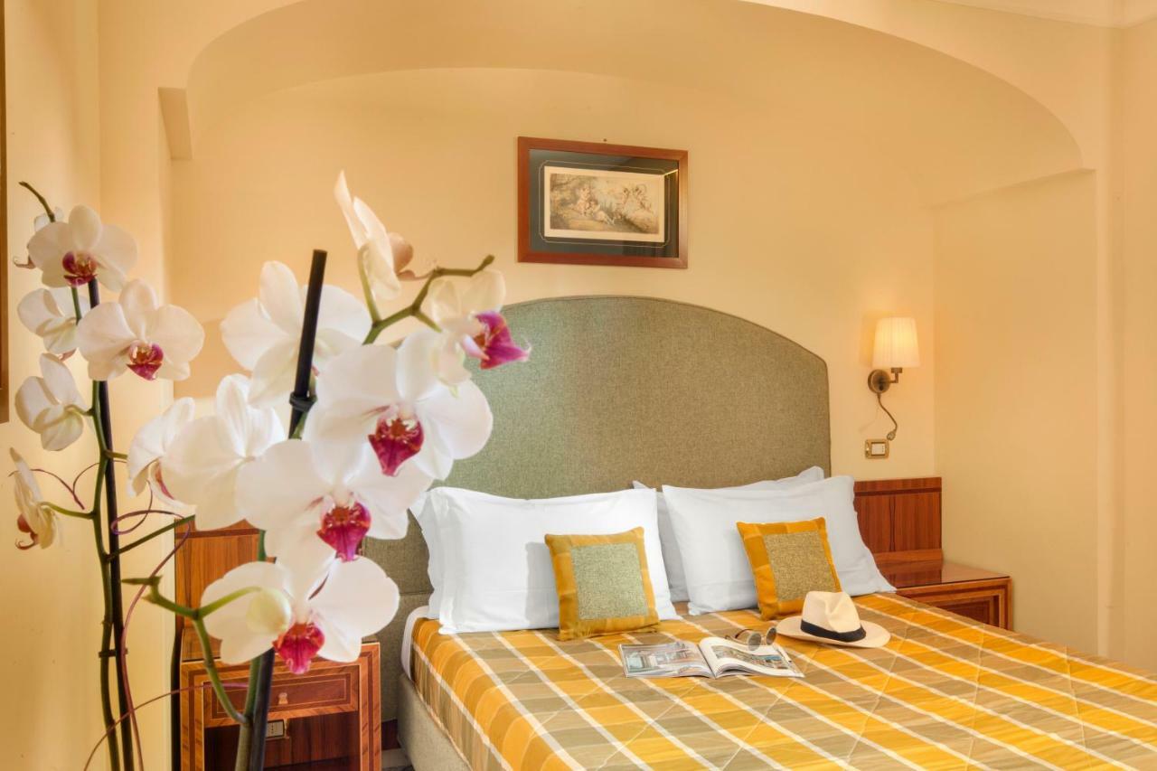 Hotel Antiche Mura Sorrento Bagian luar foto