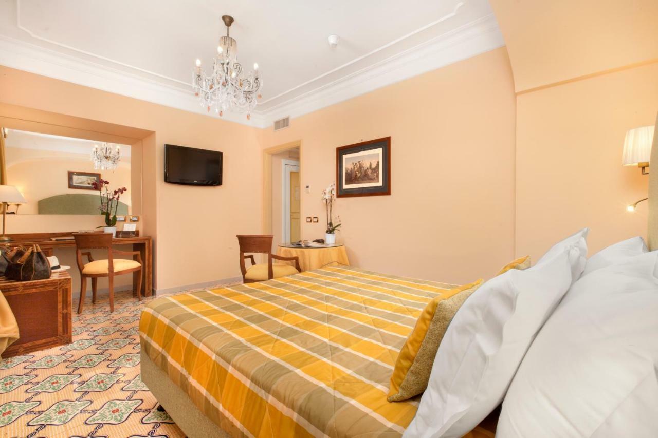 Hotel Antiche Mura Sorrento Bagian luar foto