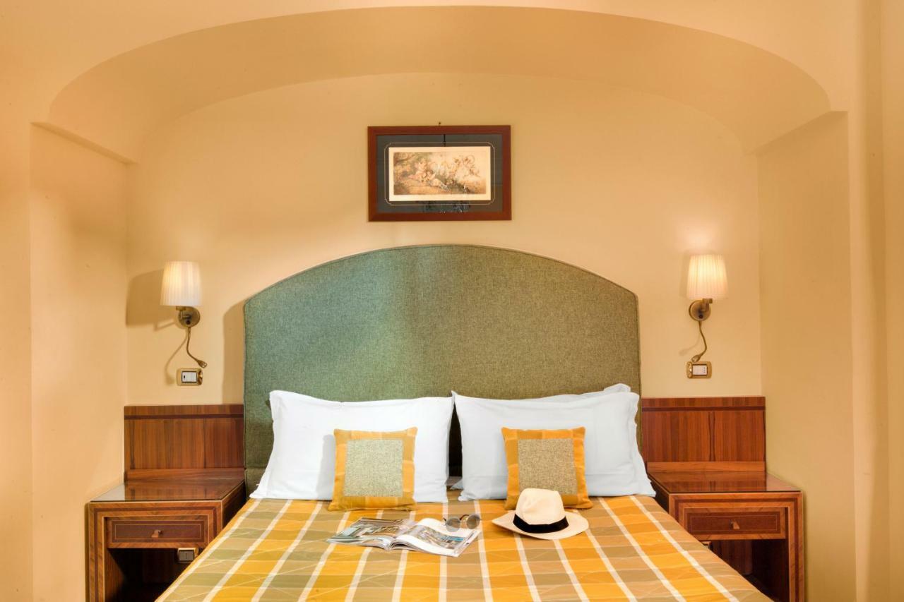Hotel Antiche Mura Sorrento Bagian luar foto